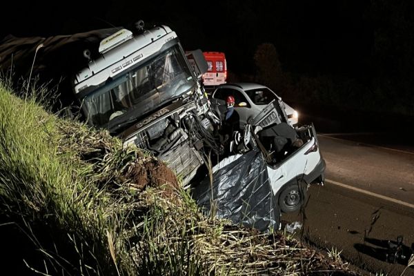 Duas pessoas morrem em colisão frontal na BR369 em Corbélia 