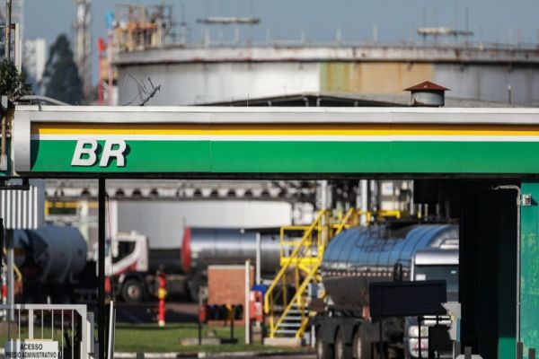 Petrobras aumenta preço de venda de gasolina para as distribuidoras