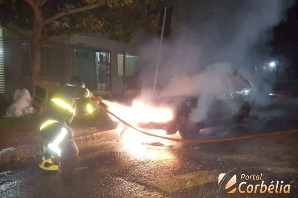 Defesa Civil combate 3 incêndios durante a madrugada em Corbélia