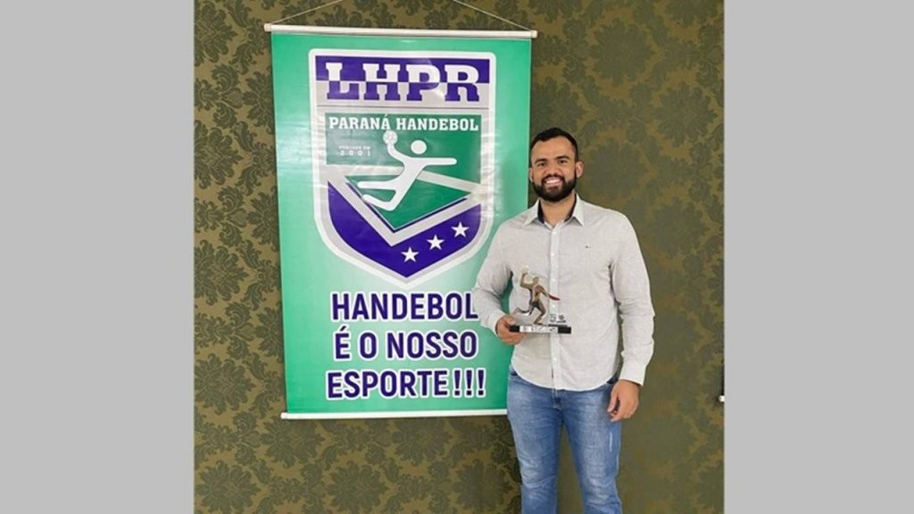 Atleta de Corbélia recebe prêmio Melhores do ano no Handebol