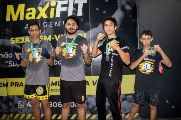 Atletas de Corbélia participam do  9º Open Tatame de Kickboxing