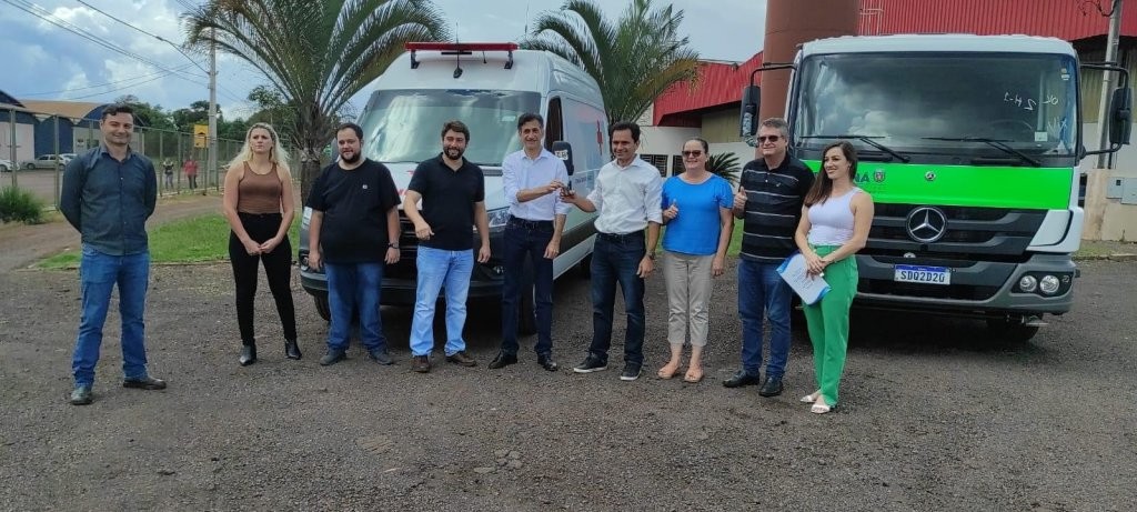 Márcio Pacheco passa por Corbélia, visita Penha e Ouro verde e entrega máquinas