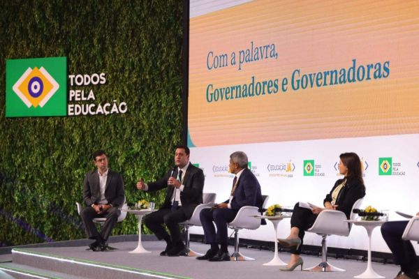 Governador apresenta ações que geraram salto do ensino público do Paraná em evento nacional