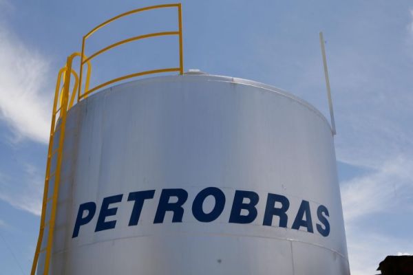 Petrobras reduz preço do diesel para distribuidoras