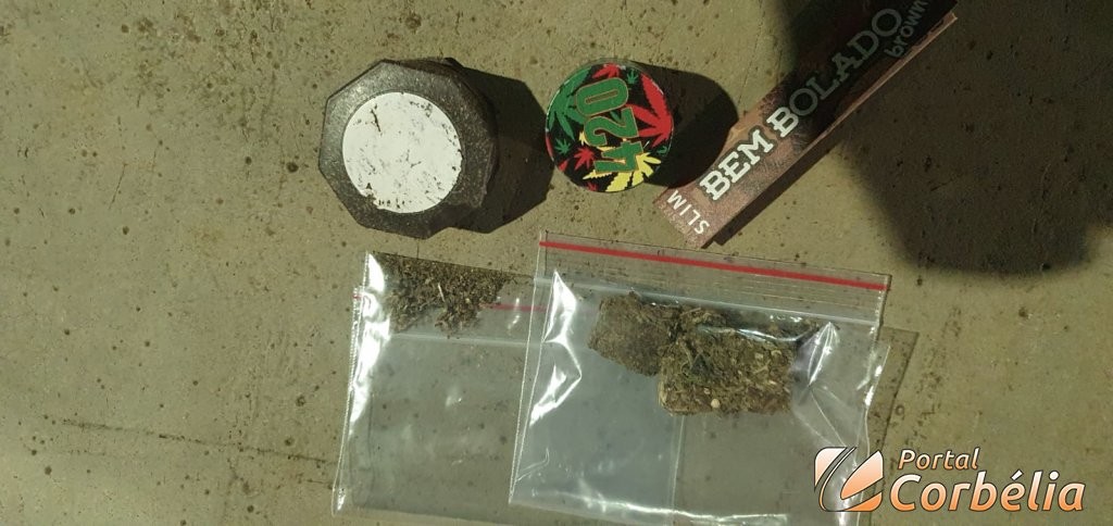 Polícia Militar apreende maconha com mulheres na praça Paraguai em Corbélia