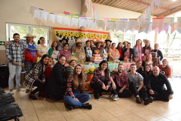 Tarde de arrasta-pé e comida boa promove integração social no CAPS de Corbélia