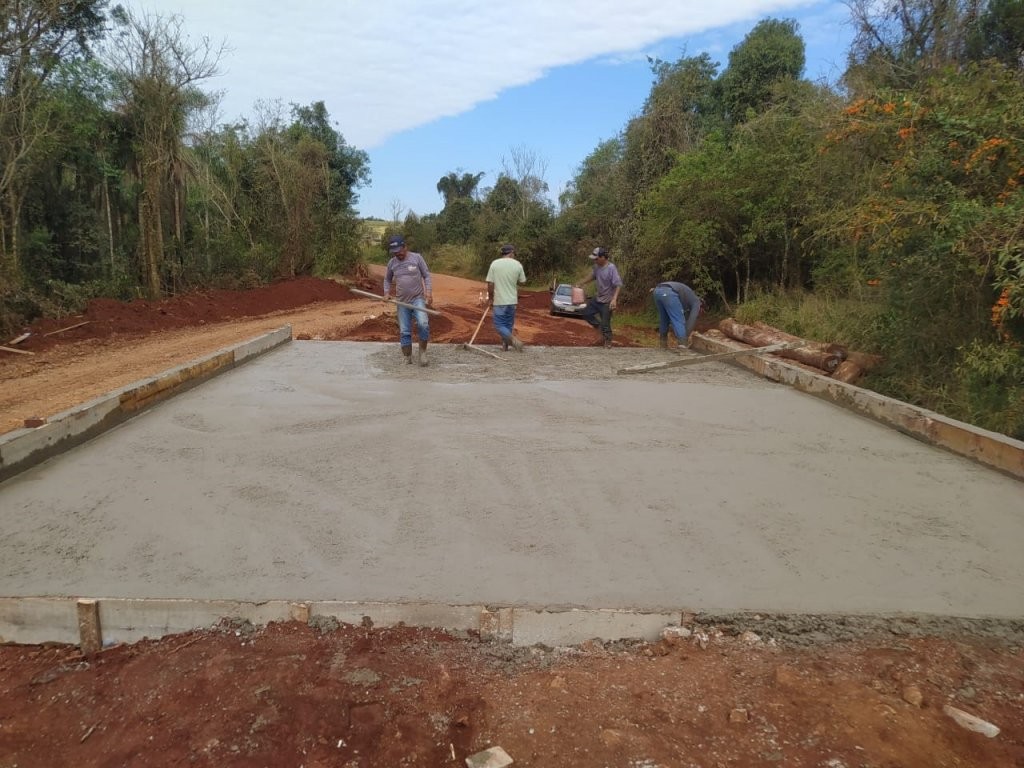 Corbélia realiza melhorias e construção de mais de 10 pontes de estradas rurais em 2023