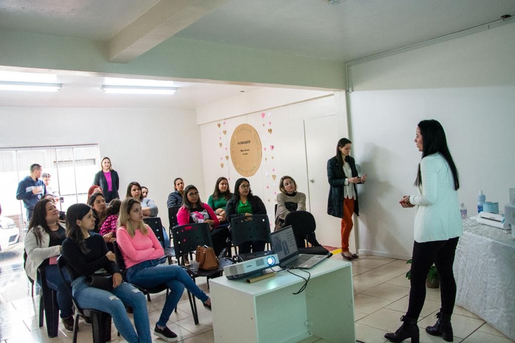 Manicures de Corbélia participam de workshop sobre saúde no ambiente de trabalho