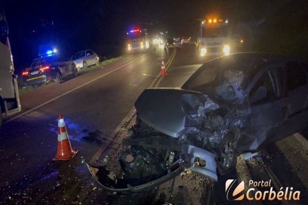 Colisão frontal entre veículos deixa homem ferido na BR-369