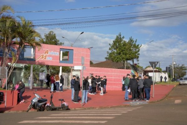 Prefeito Dr. Giovani protocola pedido de implantação de Colégio Cívico-Militar Estadual em Corbélia