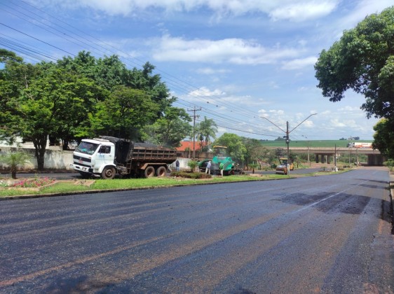 Empresa refaz recapeamento asfáltico na Avenida Santa Catarina após avaliação de qualidade