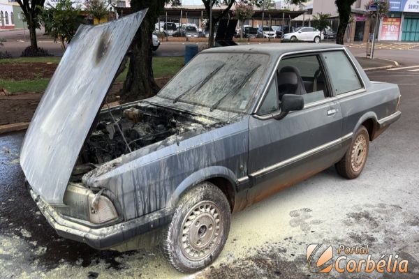 Incêndio em veículo mobiliza moradores e acaba sem feridos em Corbélia