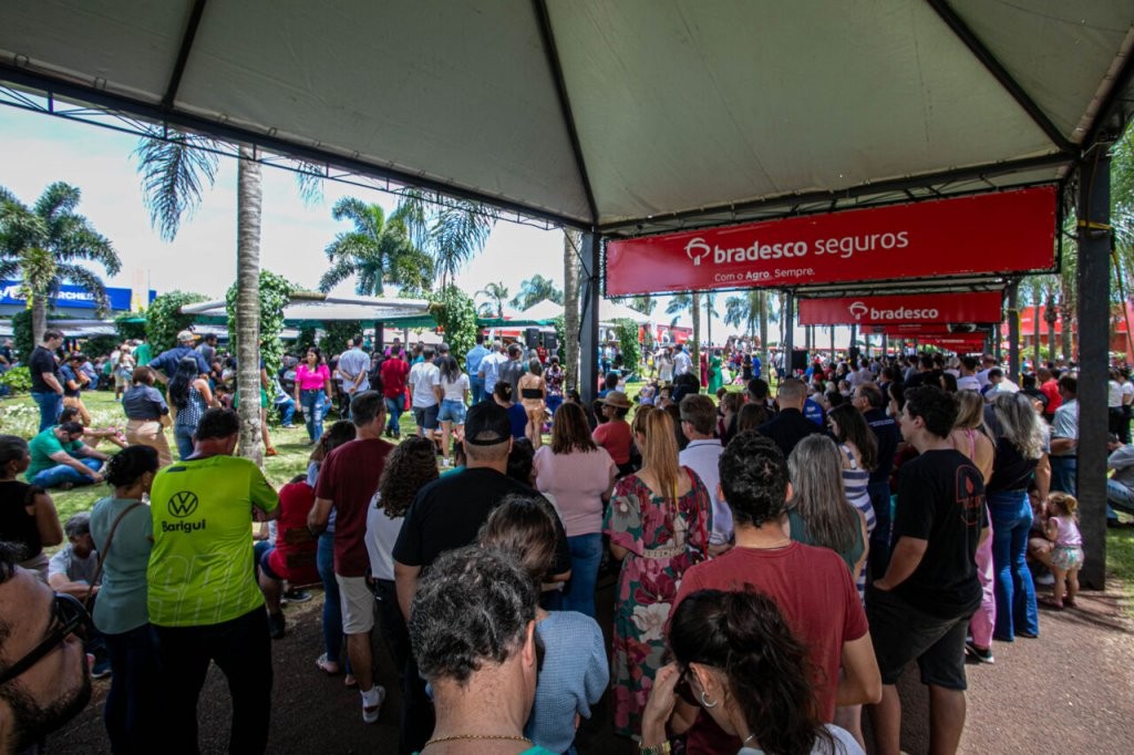 Show Rural recebe 40 mil pessoas neste domingo; missa abre evento oficialmente