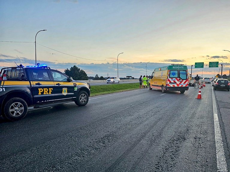 Imagem referente a notícia: PRF flagrou no Paraná mais de 5 mil veículos em excesso de velocidade durante operação Semana Santa