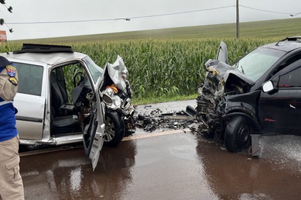 Três pessoas ficam gravemente feridas em acidente na BR-369