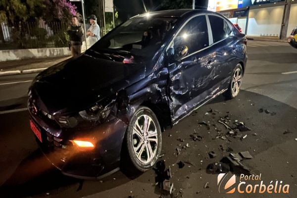 Colisão entre Hb20 e Amarok causa susto em Corbélia