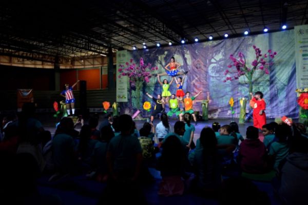 Espetáculo Educativo Promove Conscientização Ambiental para Estudantes em Corbélia