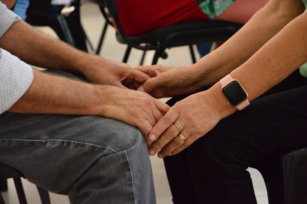 Imagem referente a notícia: Idosos de Corbélia vivem tarde emocionante ao lado de seus familiares