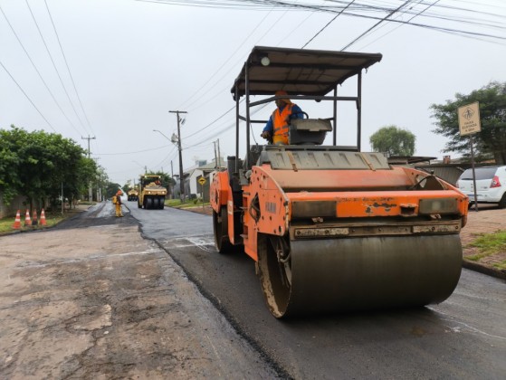 Imagem referente a notícia: Prefeitura inicia recapeamento no bairro Jardim Nova República em Corbélia