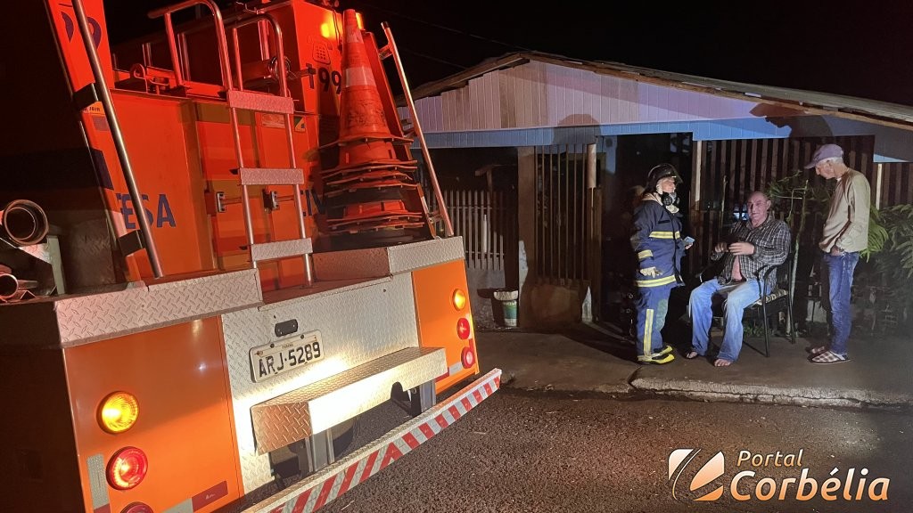 Incêndio em residência mobiliza Defesa Civil em Corbélia