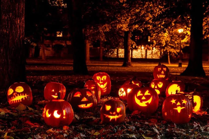 Crianças causam danos em residência durante pedido de doces no Halloween