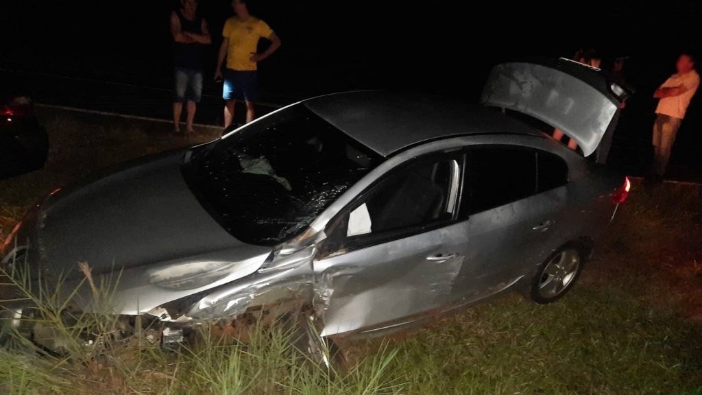 Imagem referente a notícia: Forte colisão lateral deixa duas pessoas feridas na PR-573, entre Corbélia e Braganey