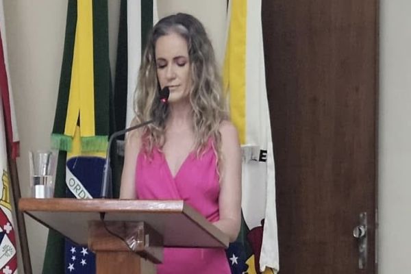 Vereadores de Corbélia concedem título de Cidadã Honorária à promotora Dra. Claudia Tonetti Biazus