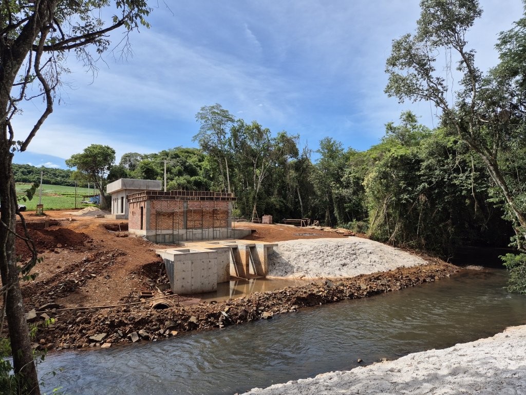 Imagem referente a notícia: Sanepar amplia a capacidade de armazenamento de água em Capanema, Cascavel e Corbélia