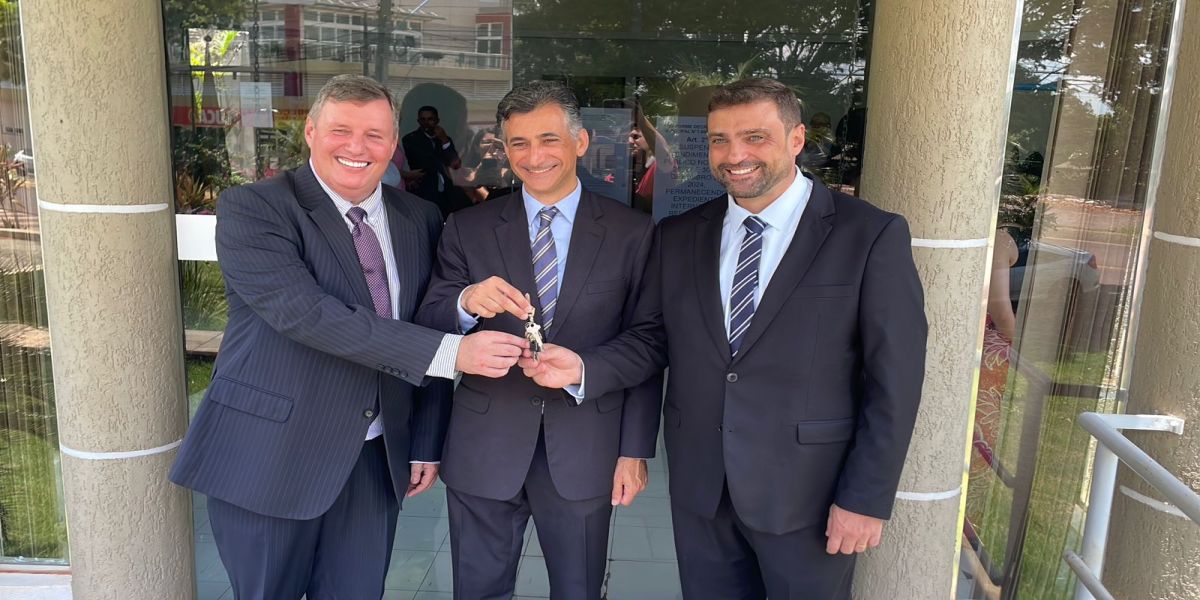 Thiago Stefanello toma posse como prefeito de Corbélia com foco em saúde, educação e infraestrutura