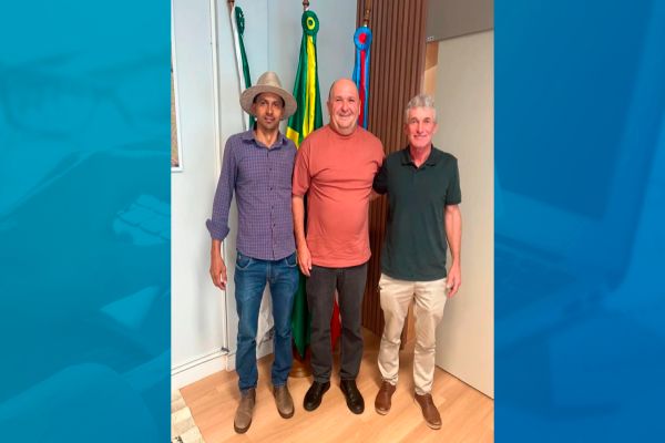 Prefeito de Anahy reúne-se com Vereador e Secretário de Agricultura para discutir recuperação de pontes