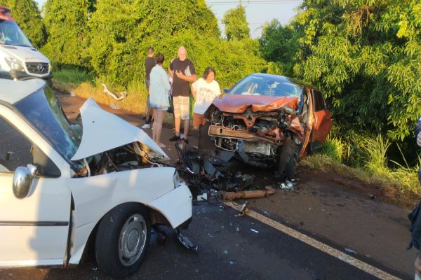 Imagem referente a notícia: Colisão entre três veículos deixa seis feridos na BR-369, em Corbélia