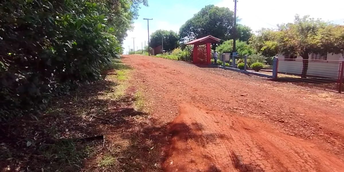 Prefeito Thiago Stefanello assina ordem de serviço para continuação do calçamento na vila rural Nossa Senhora da Salete em Corbélia