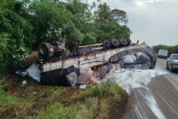 Imagem referente a notícia: Jovem perde a vida após ter carro esmagado em acidente na BR-369