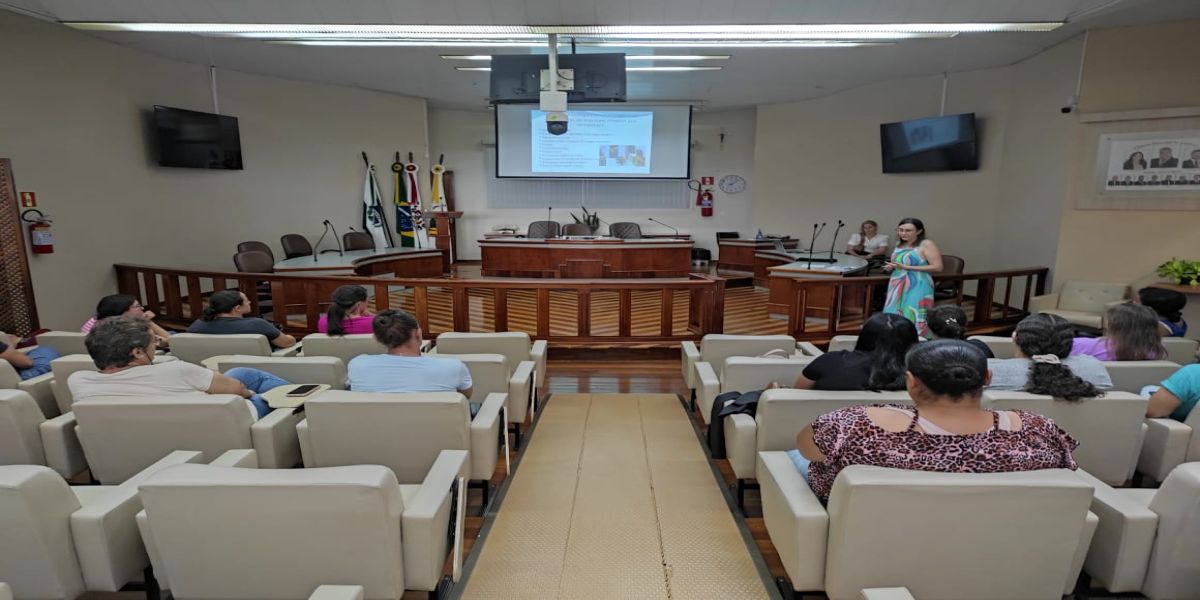 Merendeiras de Corbélia recebem capacitação sobre manipulação segura de alimentos