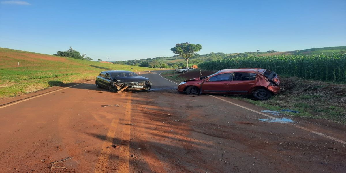 Acidente na PR-474 deixa duas pessoas feridas e motorista é preso por embriaguez