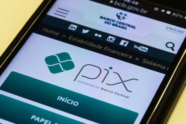 Imagem referente a notícia: Banco Central muda regras do Pix para garantir mais segurança