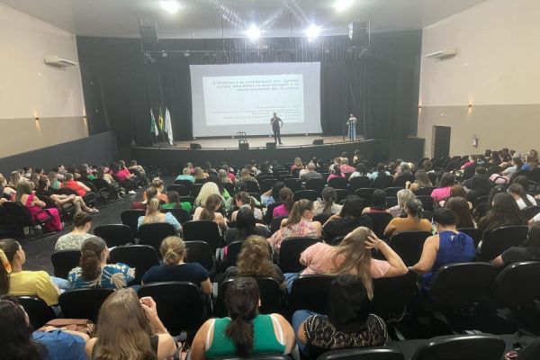 Imagem referente a notícia: Professores da Rede Municipal participam de formação sobre tecnologia, saúde mental e educação especial