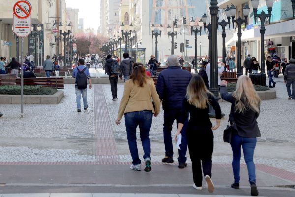 Não é cedo? Frio dá as caras e dez cidades tiveram madrugada mais fria de 2025 nesta sexta