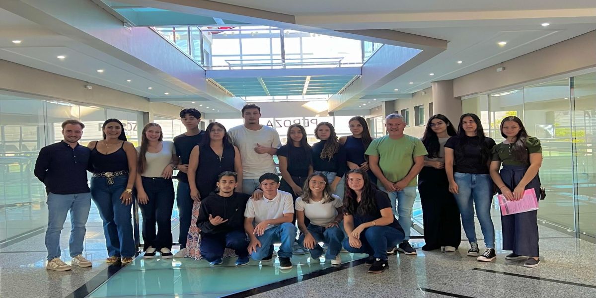 Alunos do Colégio Duque de Caxias recebem capacitação da Agência do Trabalhador e Sala do Empreendedor