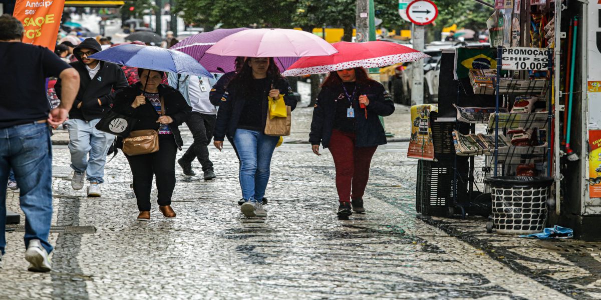 Abril começa chuvoso e traz temperaturas mais amenas ao Paraná, aponta Simepar