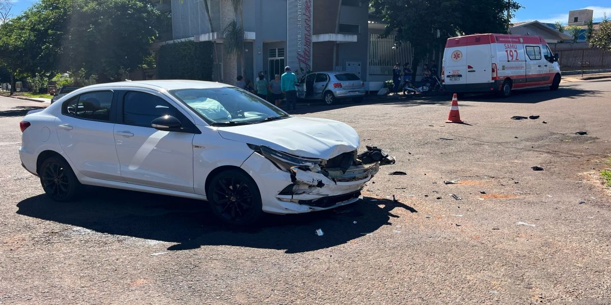 Colisão entre veículos é registrada na rua Tulipa em Corbélia