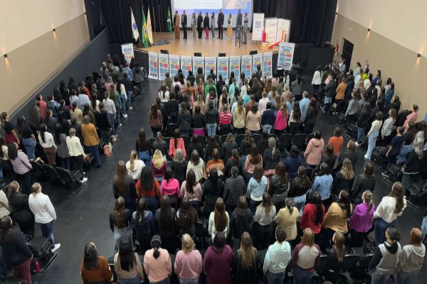 Imagem referente a notícia: Seminário reúne mais de 300 educadores e marca encerramento do Programa LEEI em Corbélia