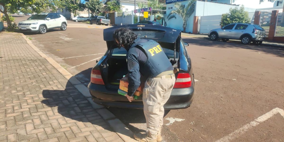 PRF apreende 195 quilos de maconha em Corbélia após fuga de motorista