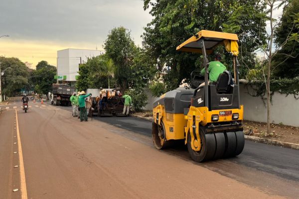 Imagem referente a notícia: Avenida Rio Grande do Sul recebe nova pavimentação sem custo para o município