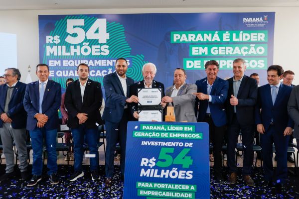 Imagem referente a notícia: Agências do Trabalhador serão modernizadas com investimento de R$ 54 milhões do Estado