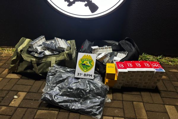 Imagem referente a notícia: Homem é flagrado com carga de cigarros em ônibus interestadual