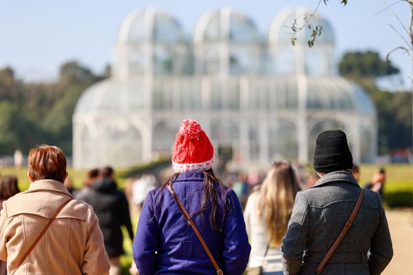 Imagem referente a notícia: Com previsão de geada, temperaturas começam a cair nesta segunda-feira no Paraná