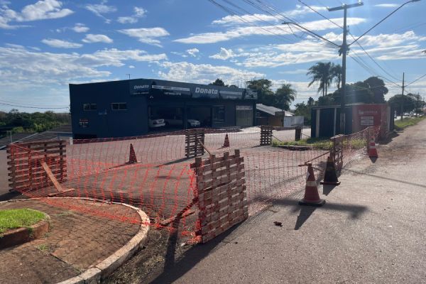 Imagem referente a notícia: Comunicado: Interdição de Travessia na Avenida Paraná com a Rua Flor de Maracujá