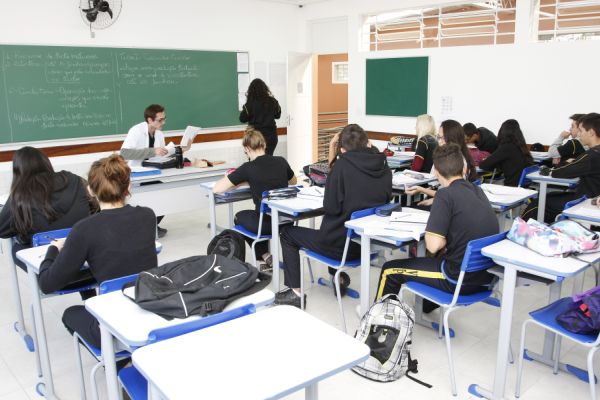 Reajuste salarial dos professores da rede estadual do Paraná é sancionado