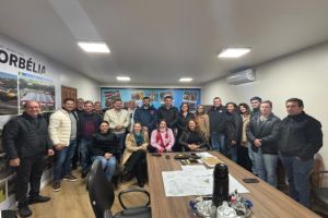 Imagem referente a notícia: Deputado Sérgio Souza visita Corbélia e anuncia recursos para pavimentação rural e proteção animal